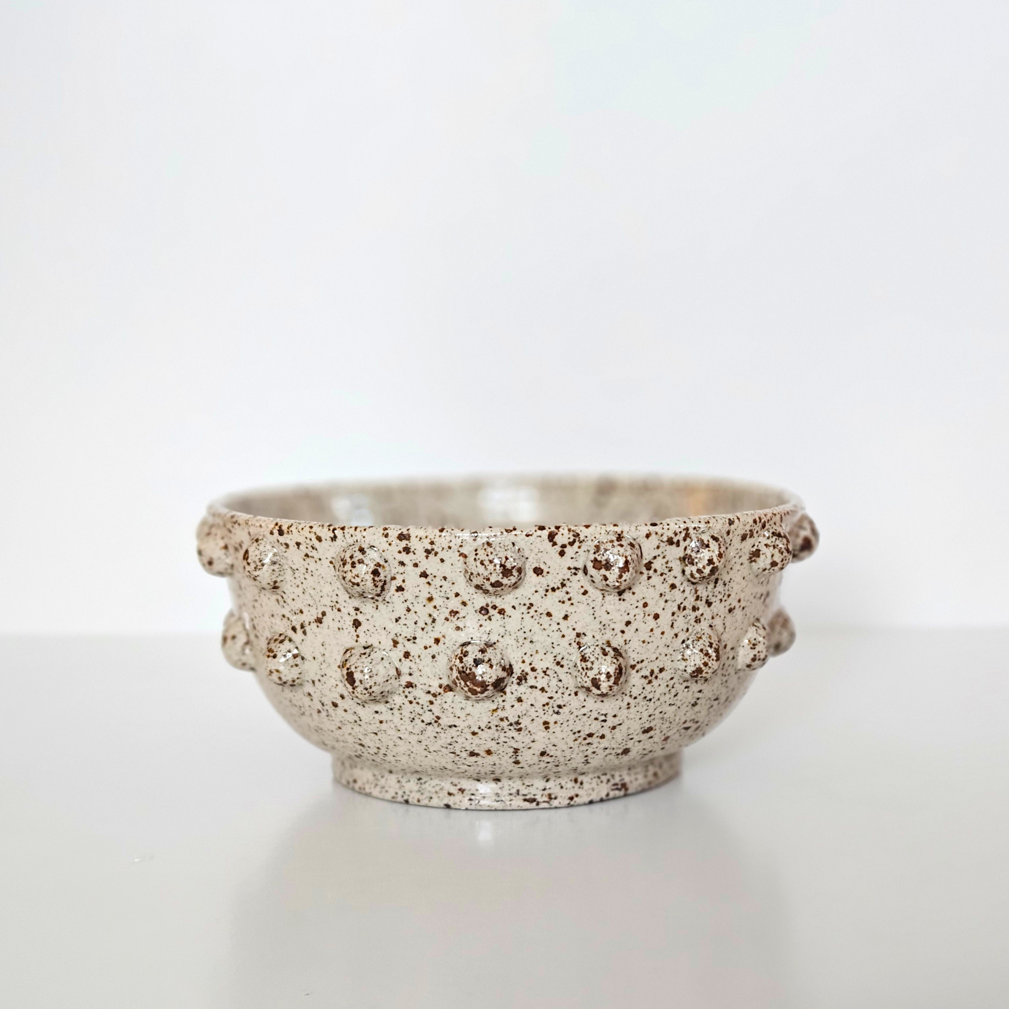 Volcanic sand bowl with spheres