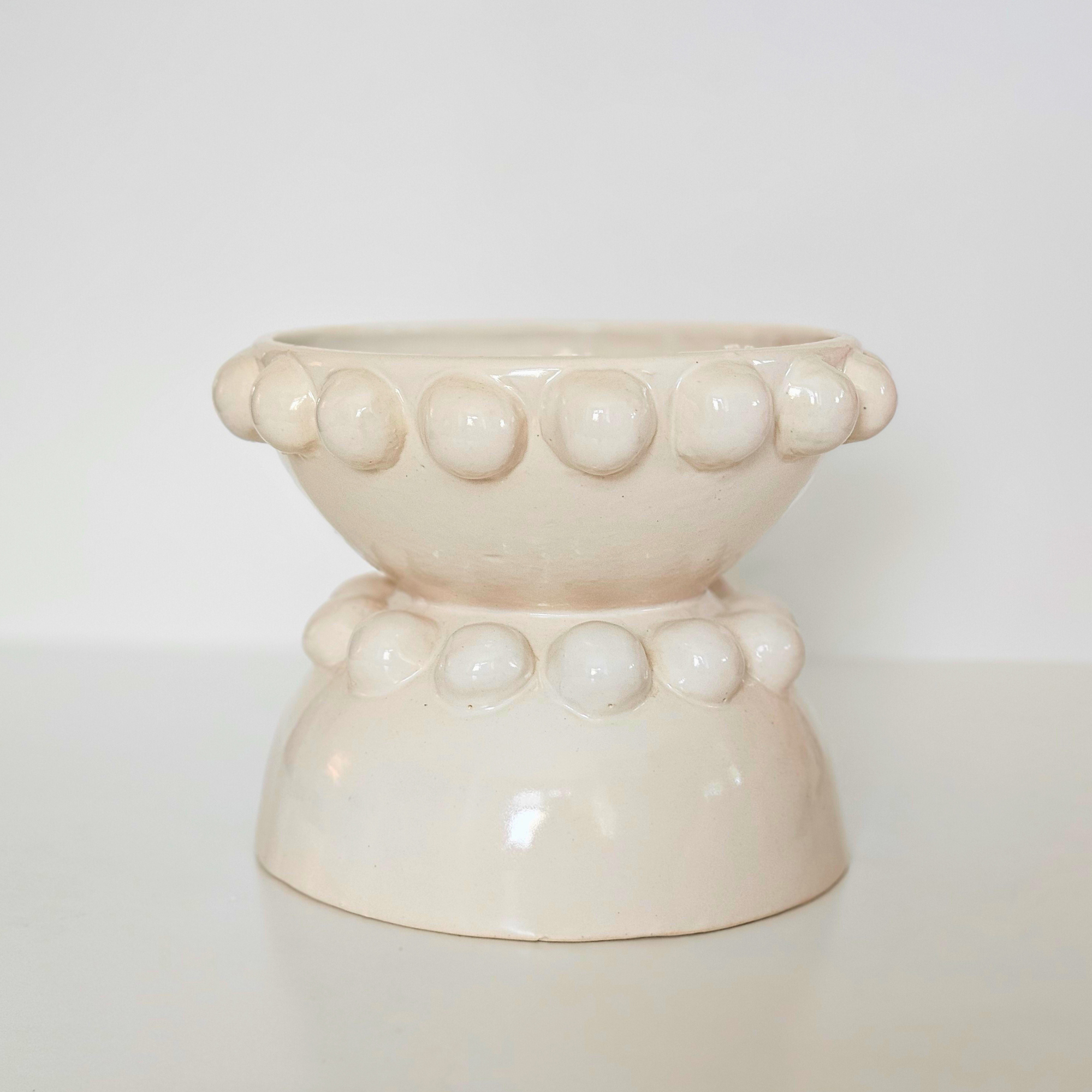 Short bowl vase with spheres