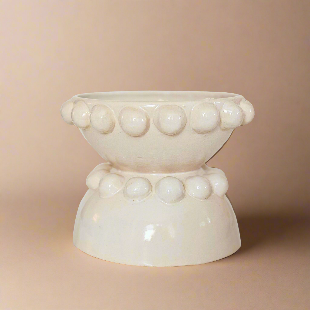 Short bowl vase with spheres