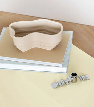 beige lake fruit bowl with wave candlestick