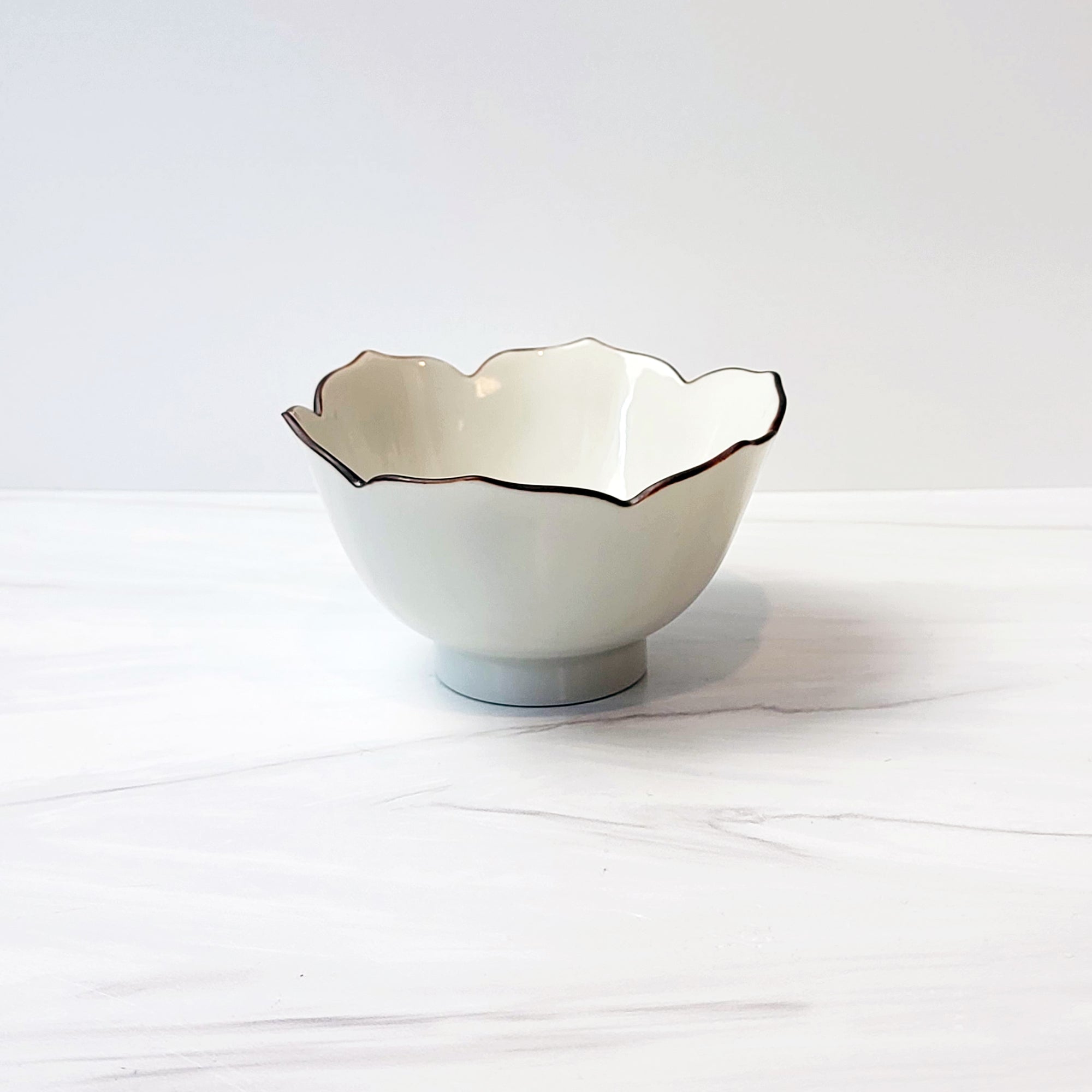 fleur-shaped Kikyo Kobachi Kutani-yaki bowl